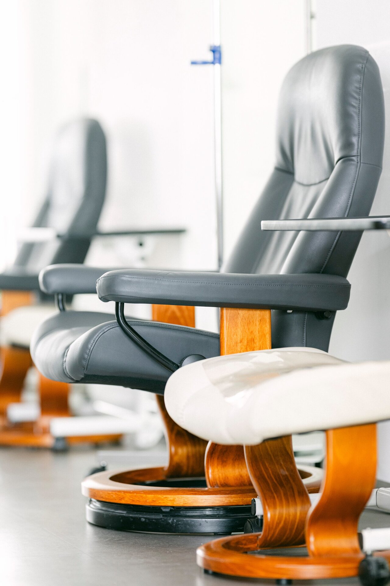 Hochwertige Behandlungsstühle im Onkologischen Zentrum Passau für Tumorpatienten und Krebsbehandlungen.